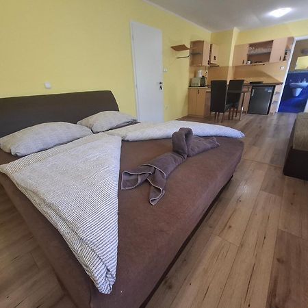 Ilona Apartmanház Siófok Esterno foto