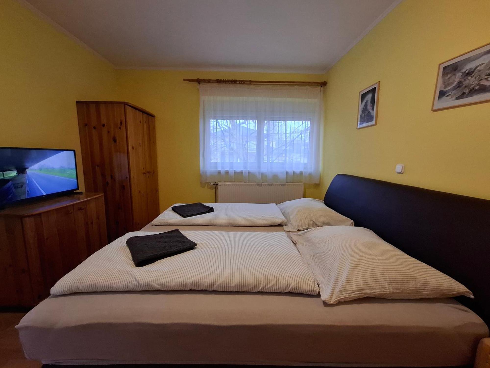 Ilona Apartmanház Siófok Esterno foto