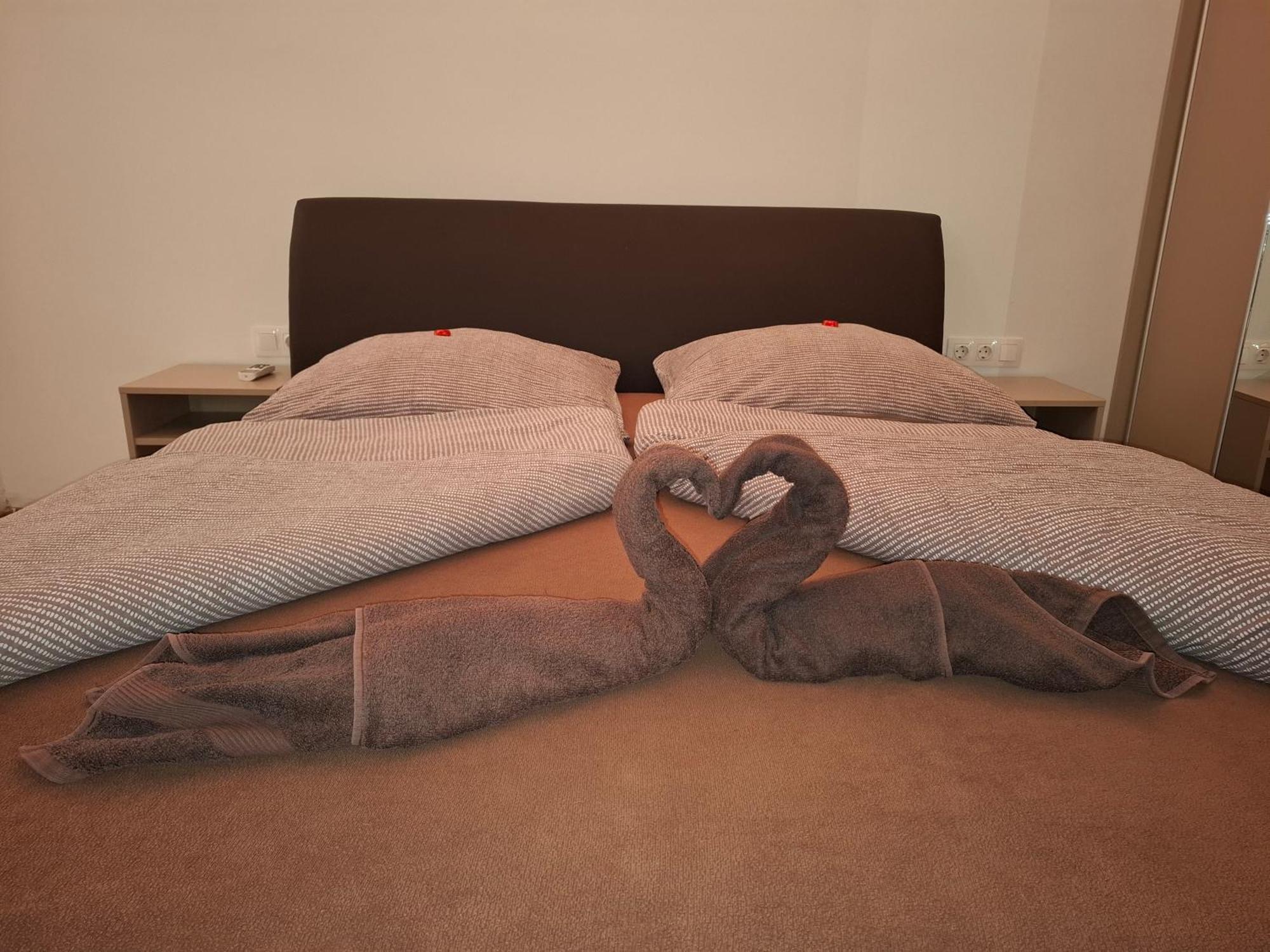 Ilona Apartmanház Siófok Esterno foto
