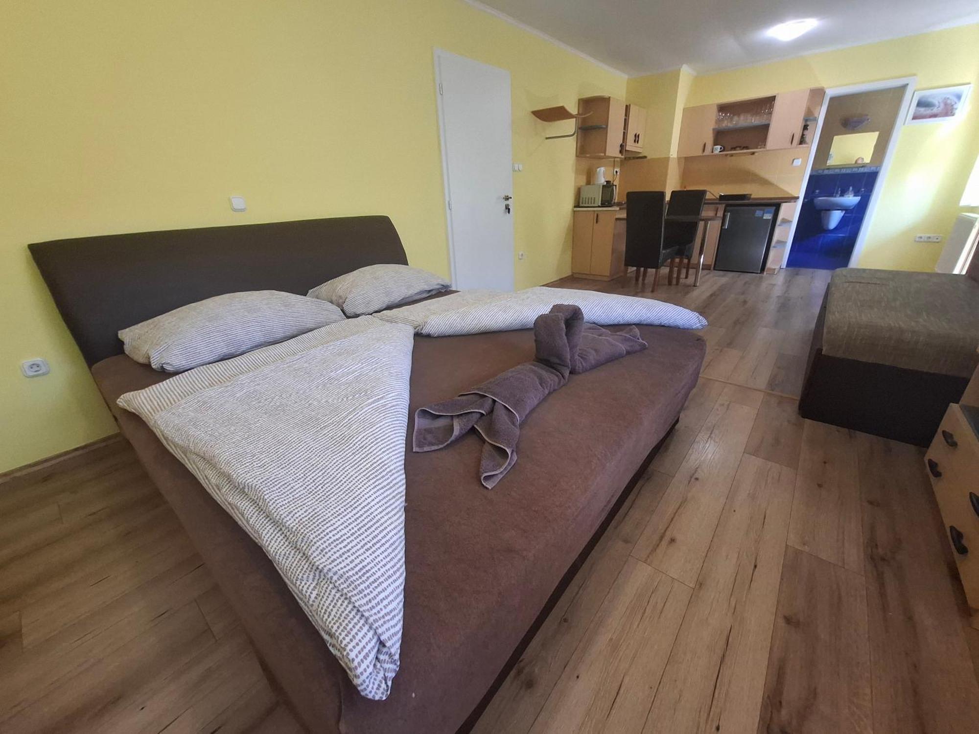 Ilona Apartmanház Siófok Esterno foto