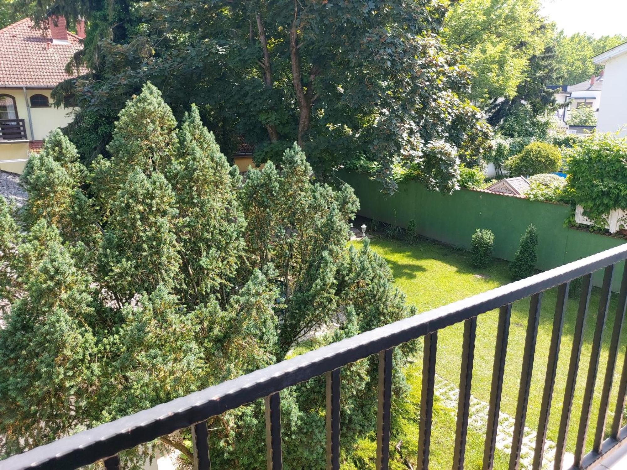 Ilona Apartmanház Siófok Esterno foto