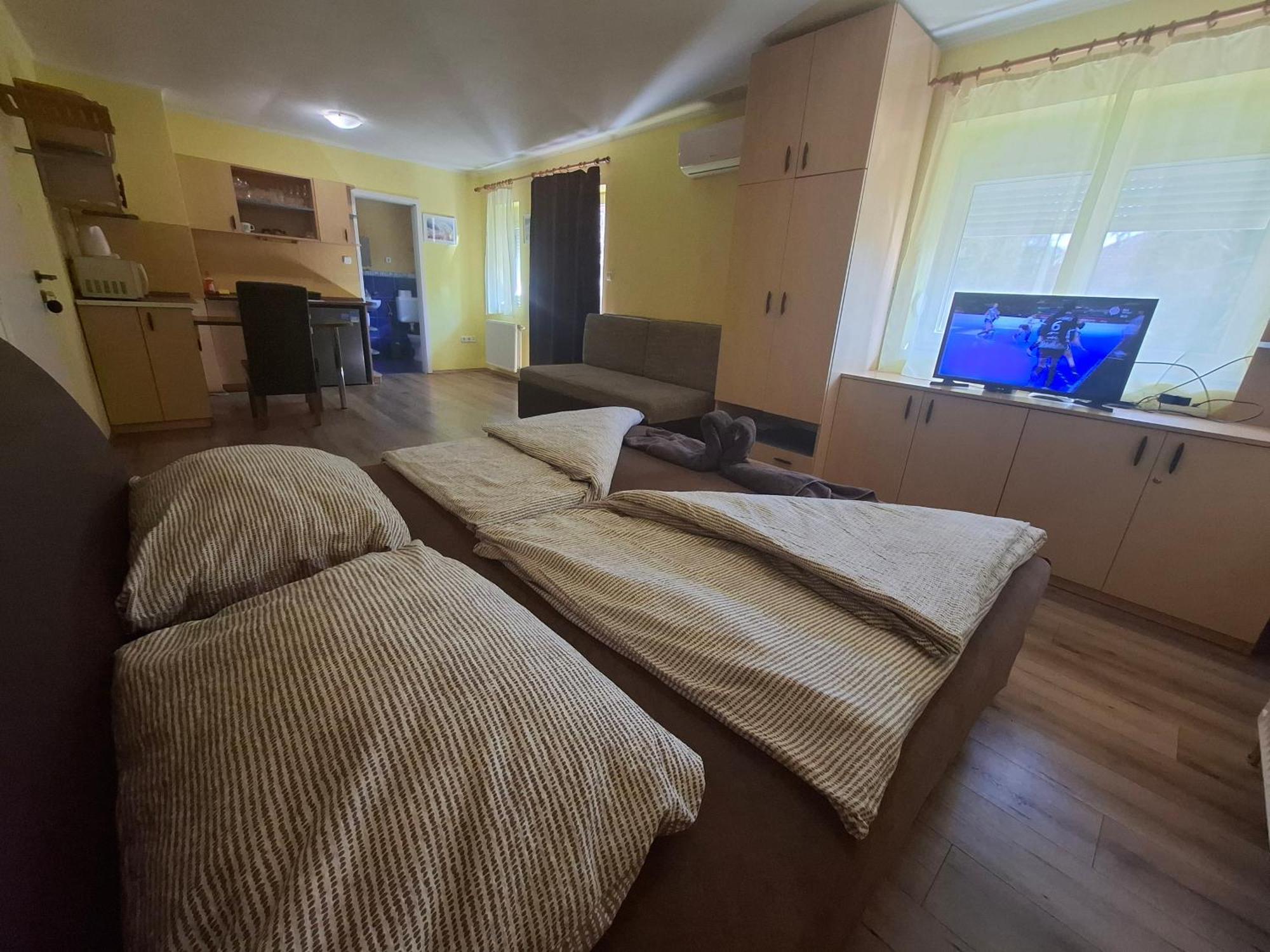 Ilona Apartmanház Siófok Esterno foto