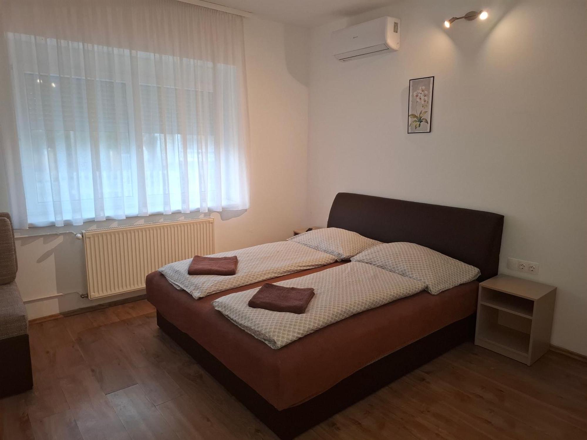 Ilona Apartmanház Siófok Esterno foto