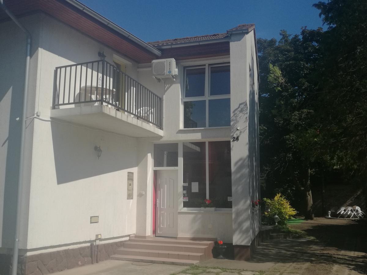 Ilona Apartmanház Siófok Esterno foto