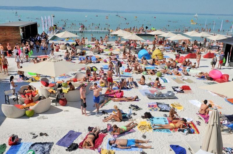 Ilona Apartmanház Siófok Esterno foto
