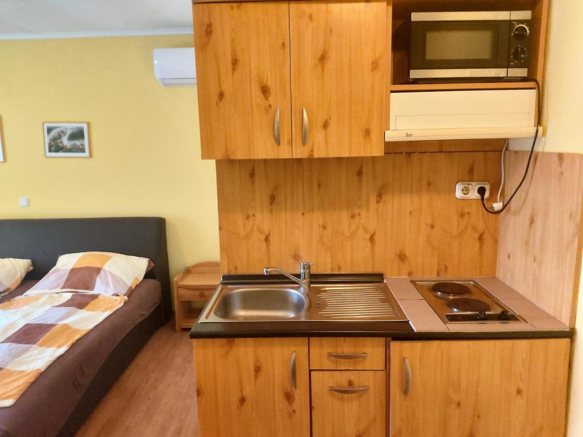 Ilona Apartmanház Siófok Esterno foto