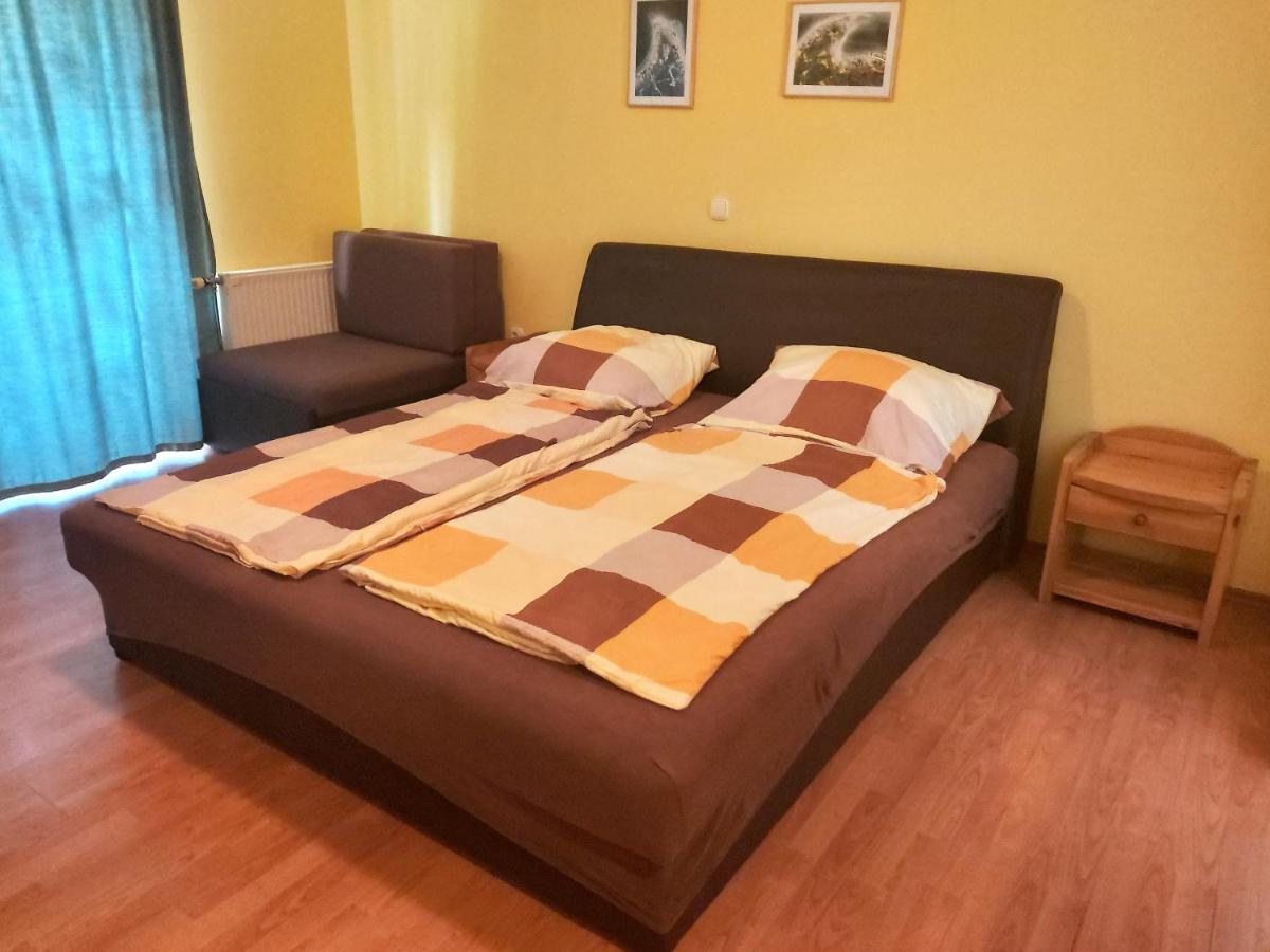 Ilona Apartmanház Siófok Esterno foto