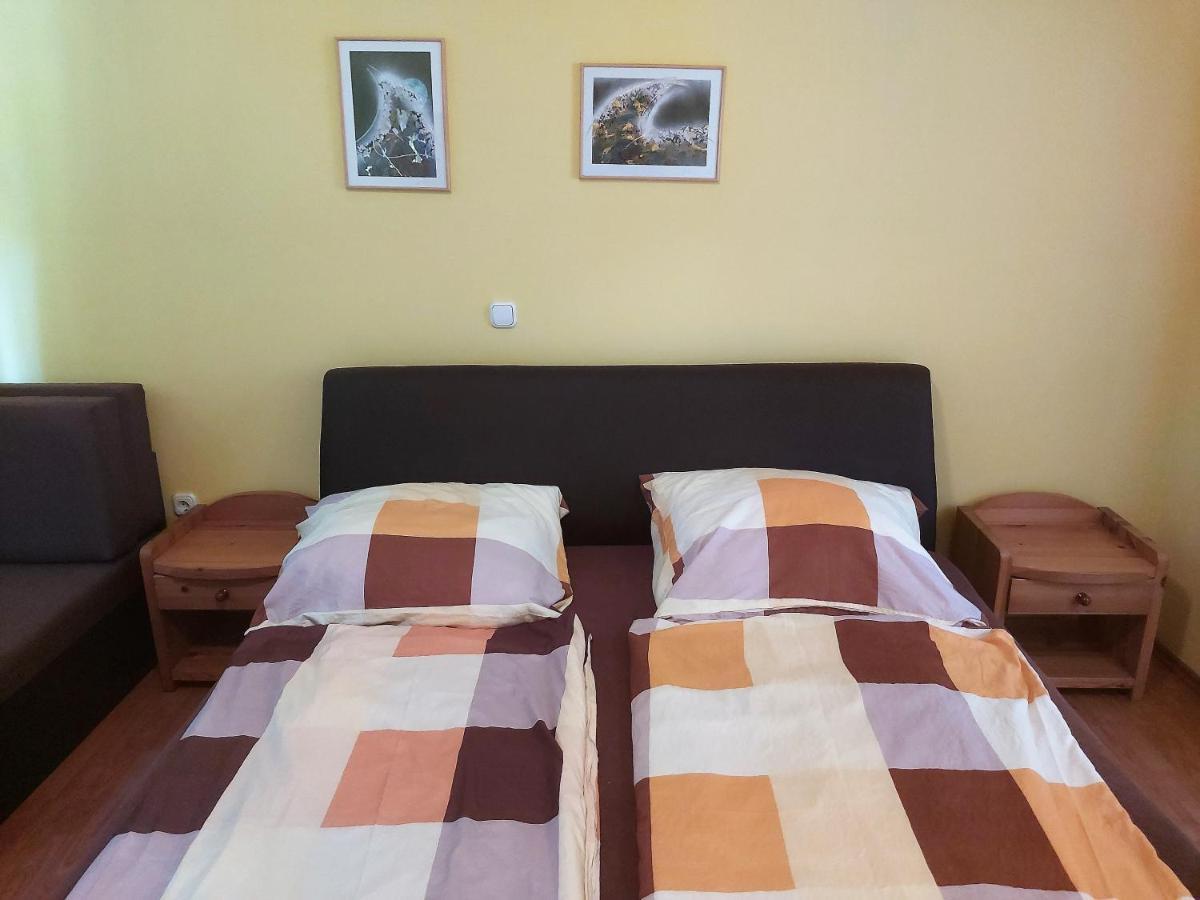 Ilona Apartmanház Siófok Esterno foto